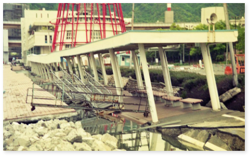 神戸ポートタワー付近の震災後写真