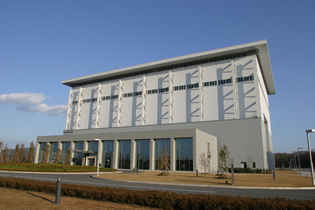 実大三次元震動破壊実験施設（愛称：E-ディフェンス）