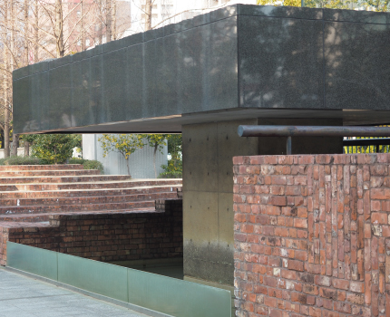 慰霊と復興のモニュメント（東遊園地内）